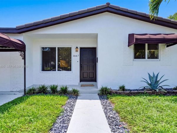 1667 SW 10th St , Miami, FL 33135