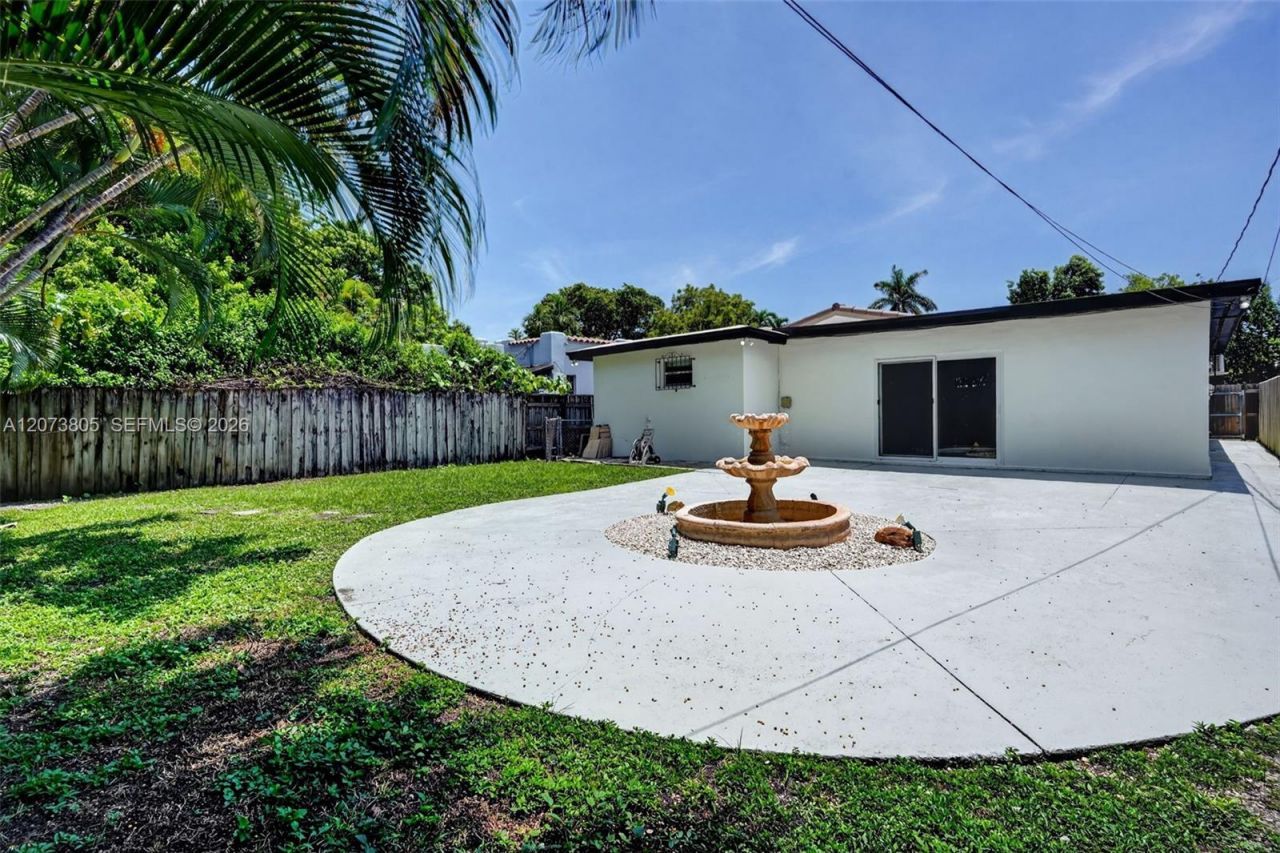 1667 SW 10th St , Miami, FL 33135 Photo