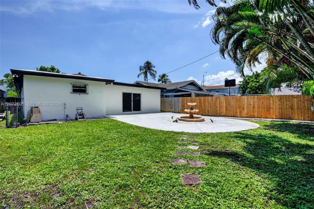1667 SW 10th St , Miami, FL 33135 Photo