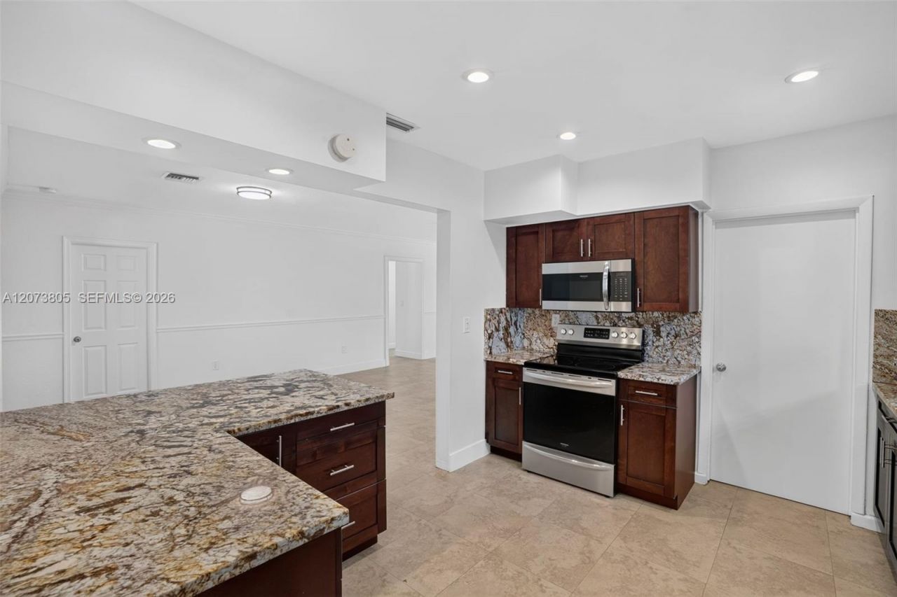 1667 SW 10th St , Miami, FL 33135 Photo