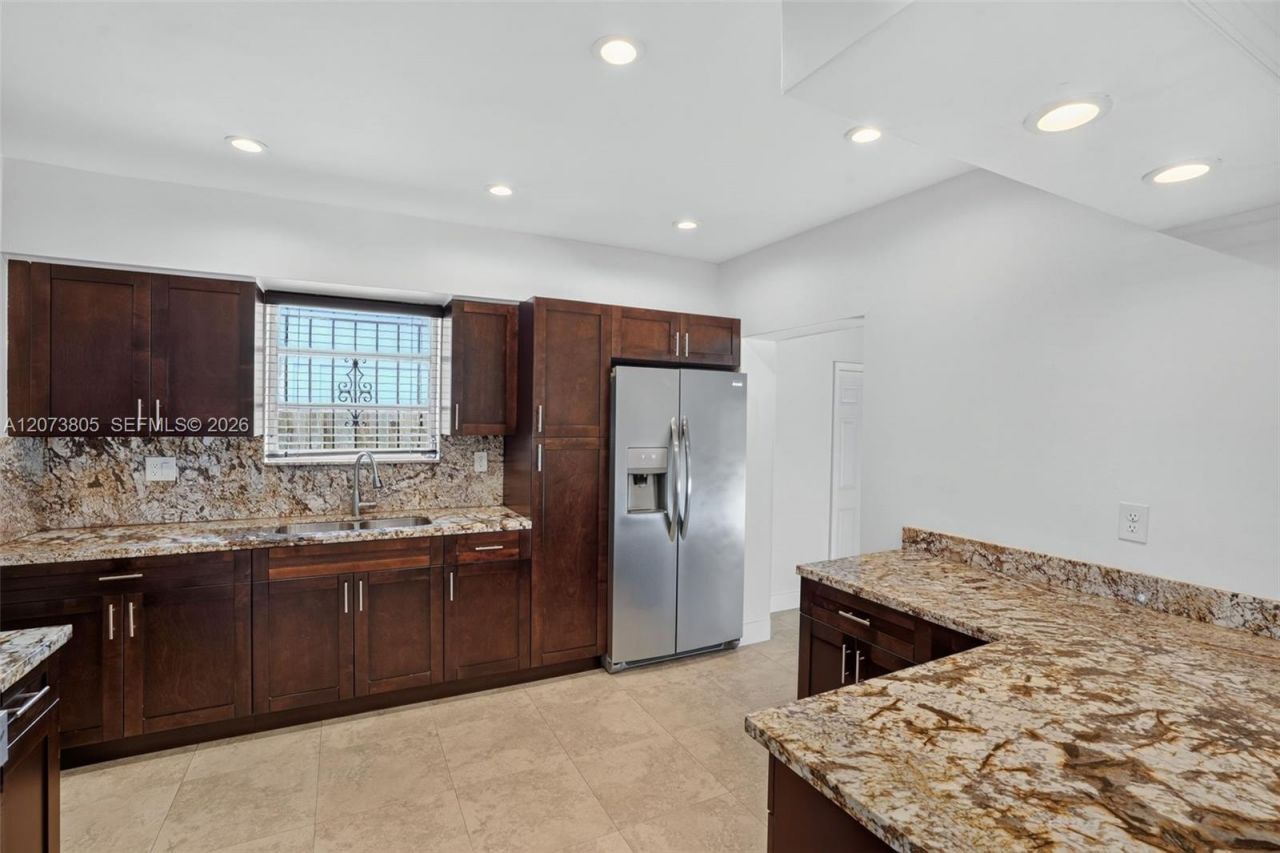 1667 SW 10th St , Miami, FL 33135 Photo