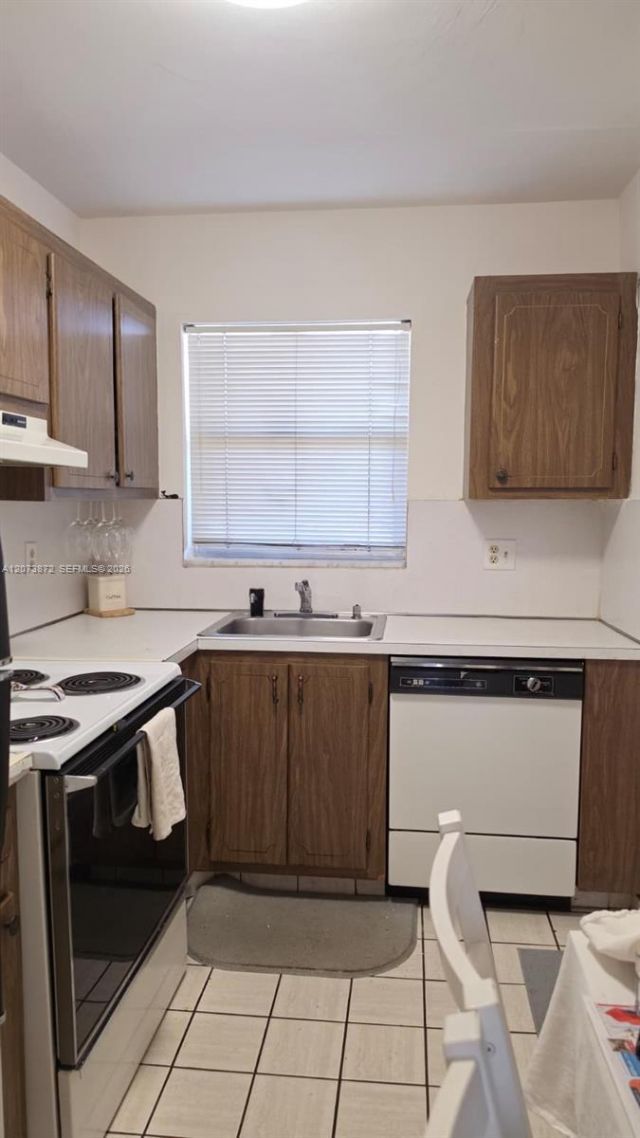 8000 N Sunrise Lakes Dr, Unit 309, Sunrise, FL 33322 Photo