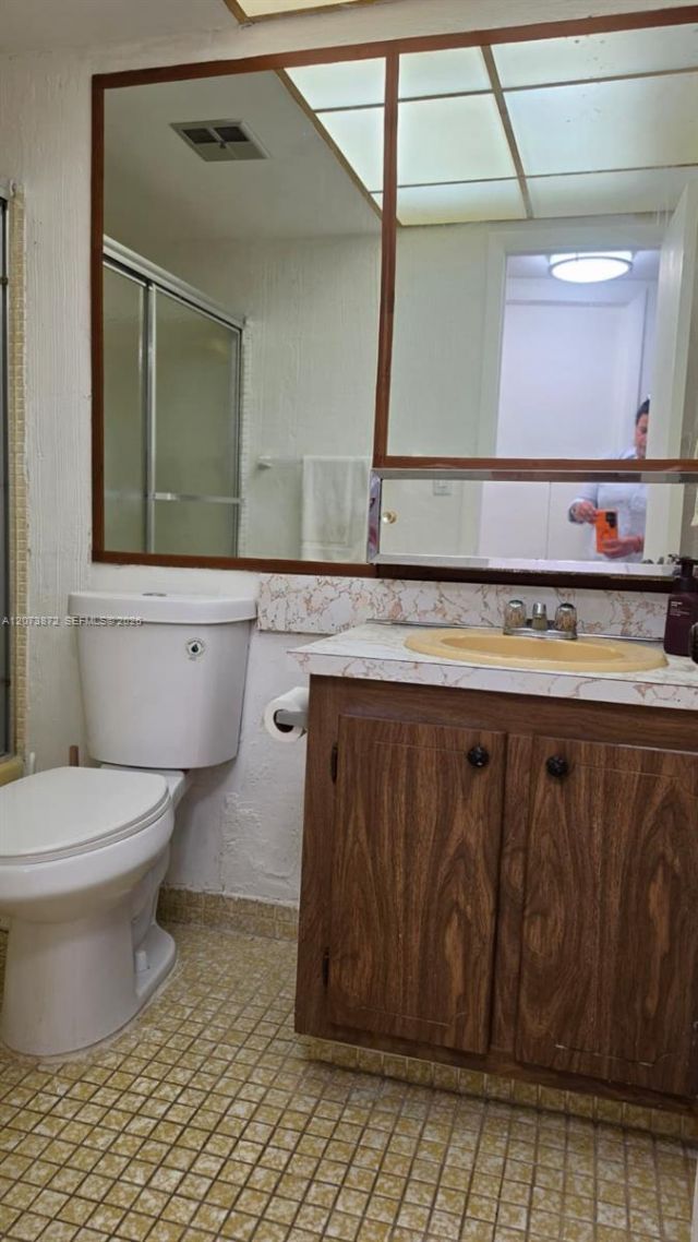 8000 N Sunrise Lakes Dr, Unit 309, Sunrise, FL 33322 Photo