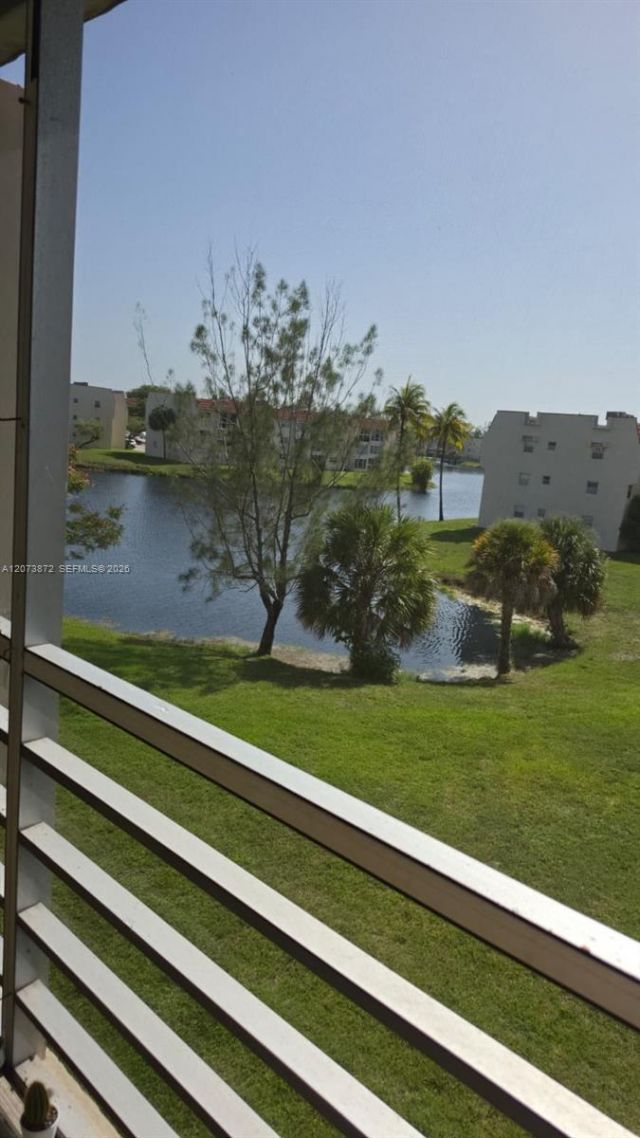 8000 N Sunrise Lakes Dr, Unit 309, Sunrise, FL 33322 Photo