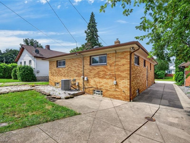 11424 Bradwell Road , Garfield Heights, OH 44125 Photo 32
