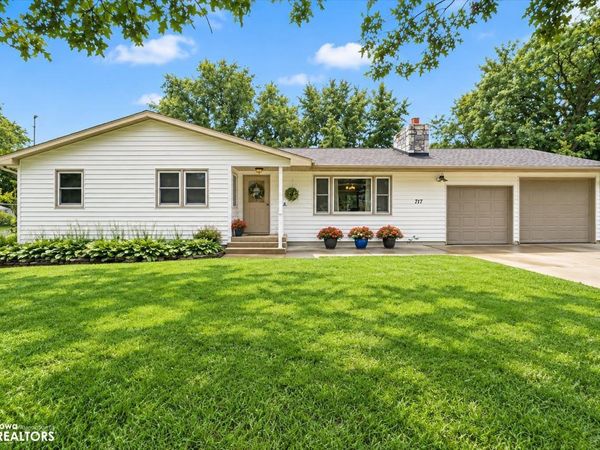 717 9Th Avenue, Eldora, IA 50627