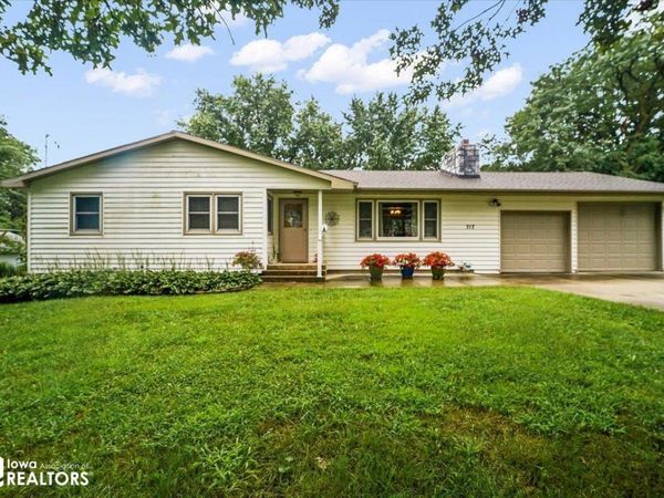 717 9Th Avenue, Eldora, IA 50627