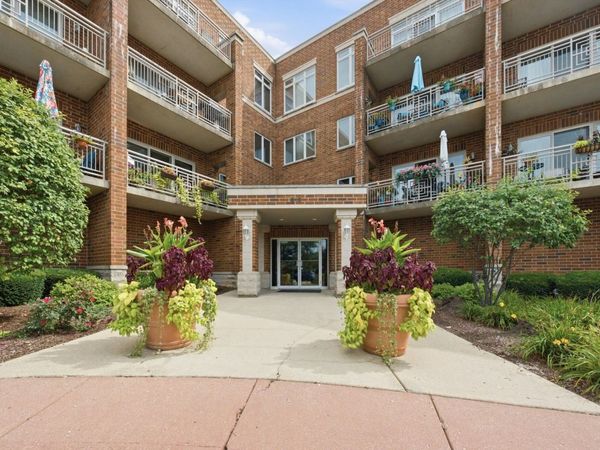515 Main Street, Unit 203, West Chicago, IL 60185