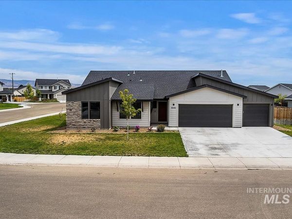 1640 SW Accipiter Pl, Mountain Home, ID 83647