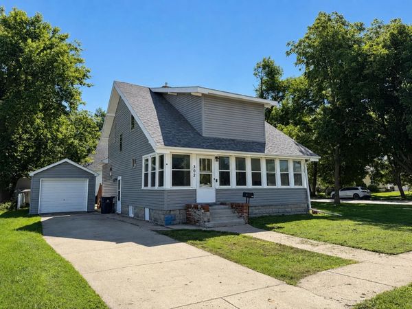 302 N 9th Street, Estherville, IA 51334