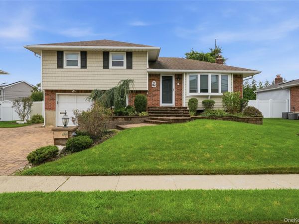 14 Oak Drive , Plainview, NY 11803