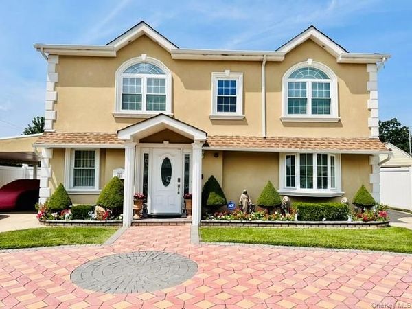 626 W Wyngate Drive W, Valley Stream, NY 11580