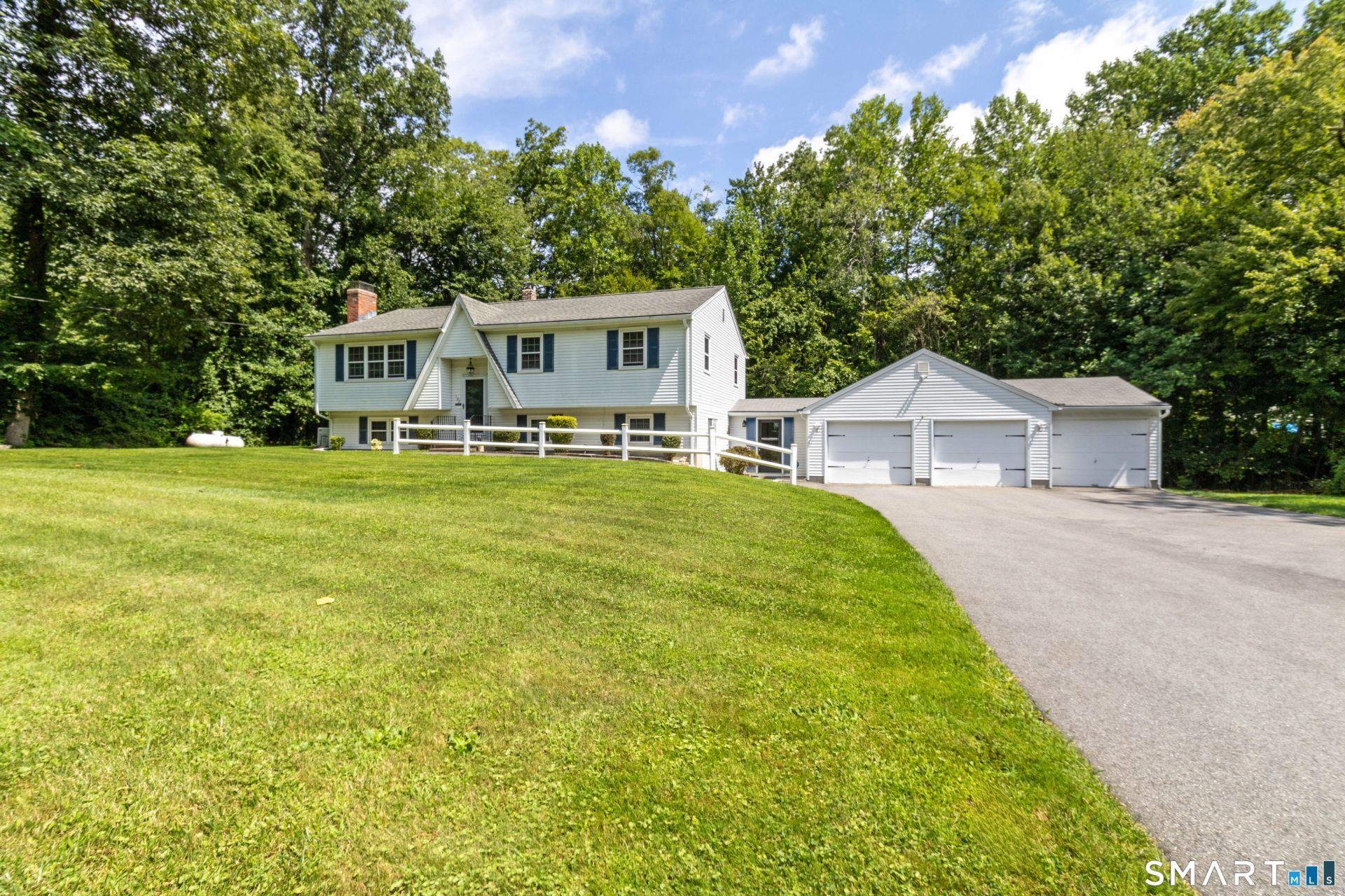 18 Crestwood, East Hampton, CT 06424 Main Photo