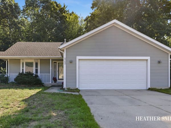 5764 Grand Oaks Drive NE, Comstock Park, MI 49321