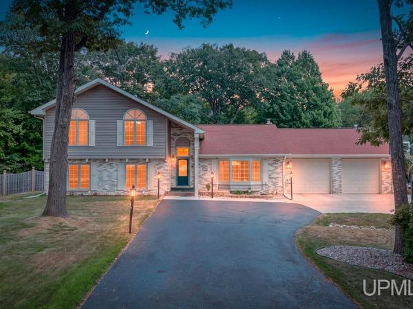 7535 N Lake Bluff 19.4 Road, Escanaba Twp, MI 49837
