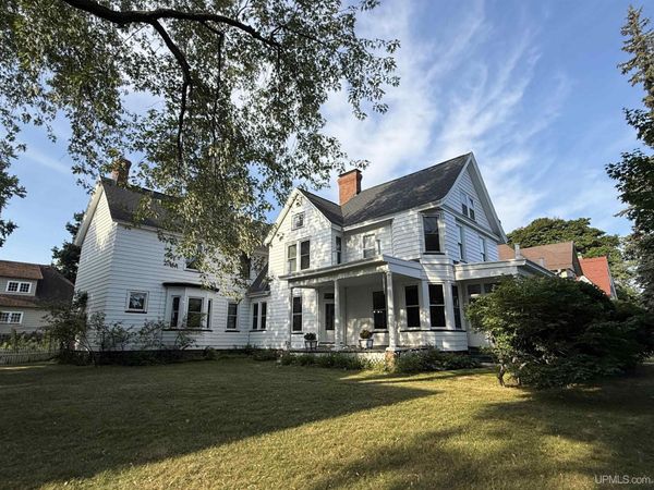 422 E Ohio Street, Marquette, MI 49855