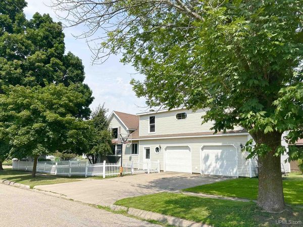 302 Saginaw Street, Norway, MI 49870