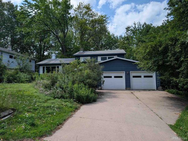 2 E Nicolet Boulevard, Marquette, MI 49855