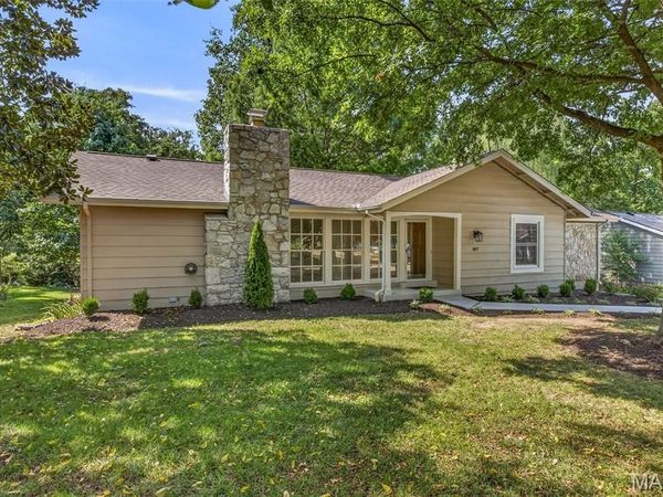 807 Garonne Drive , Manchester, MO 63021