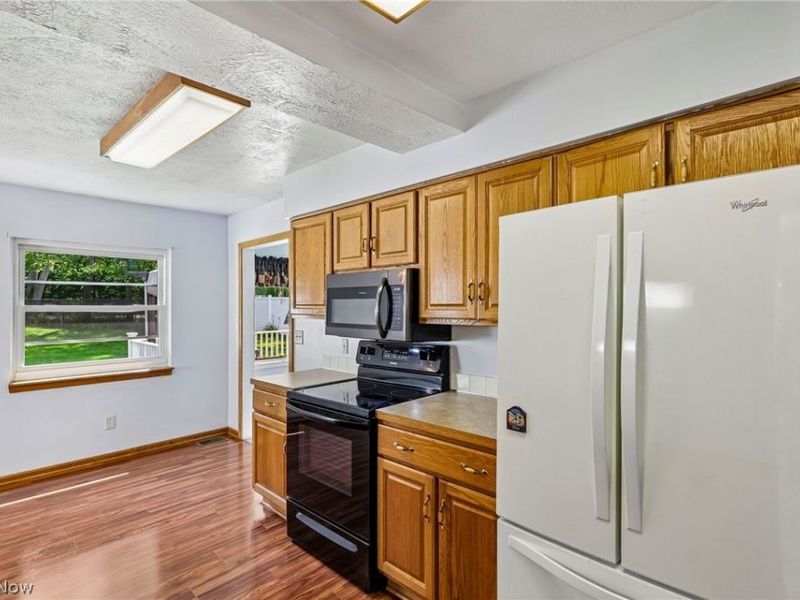 1081 Madrid Drive, Akron, OH 44313 Photo 10
