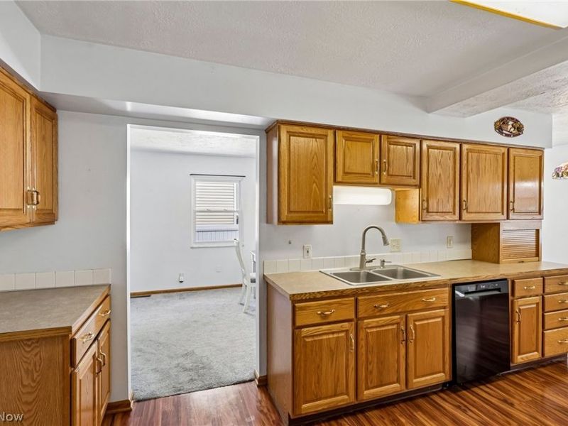1081 Madrid Drive, Akron, OH 44313 Photo 11