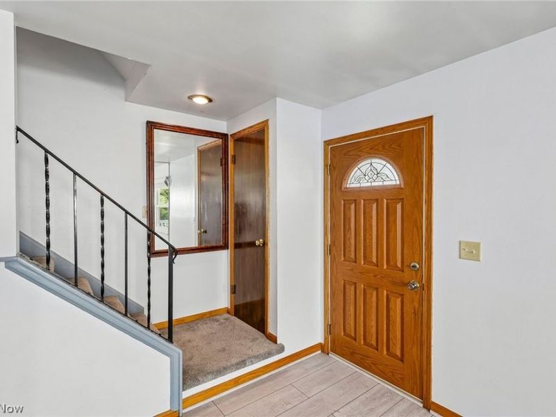 1081 Madrid Drive, Akron, OH 44313 Photo 3