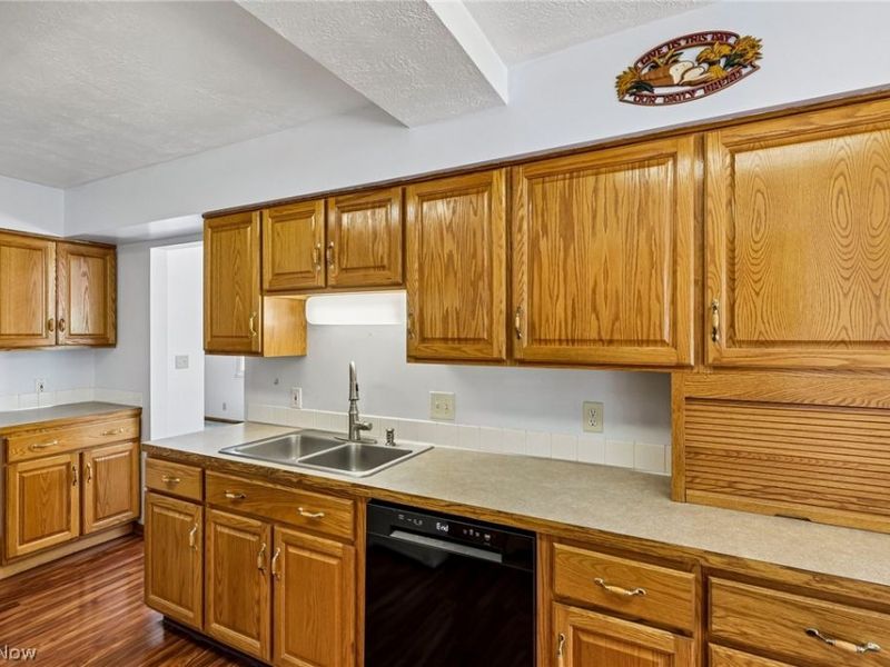 1081 Madrid Drive, Akron, OH 44313 Photo 9