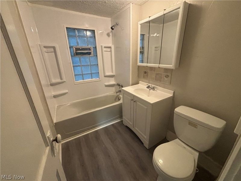 974 Lovers Lane , Akron, OH 44306 Photo 8