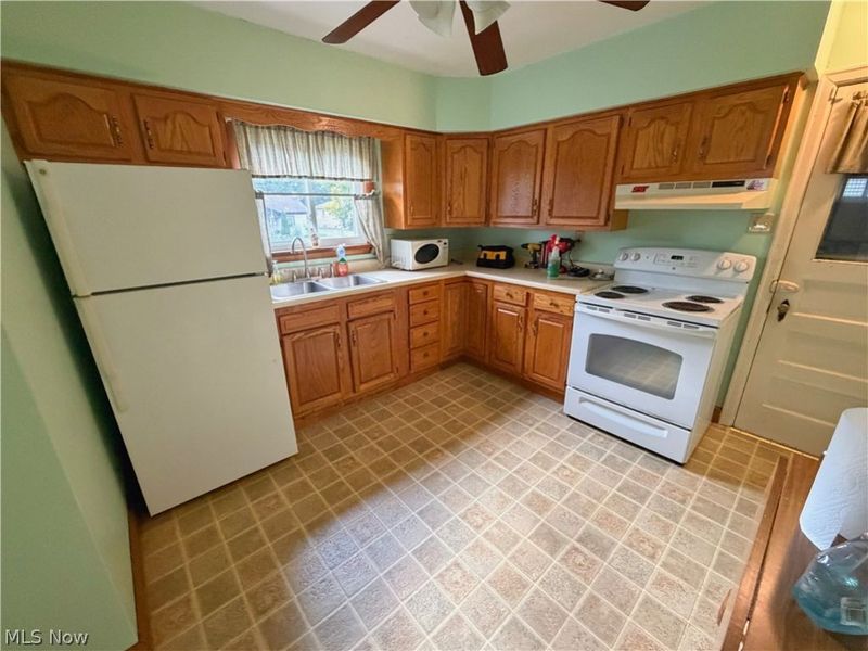 1992 Lisbon Street , East Liverpool, OH 43920 Photo 9