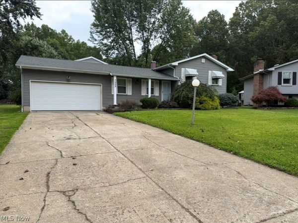 7523 Jaguar Drive, Youngstown, OH 44512