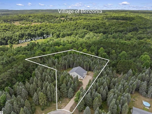 1358 Lipp Farm Road S, Benzonia, MI 49616