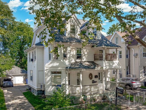 76 Acushnet Ave, Springfield, MA 01105