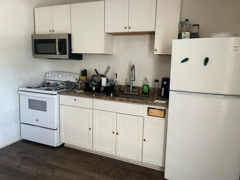 2491 Russell Street  Photo 9