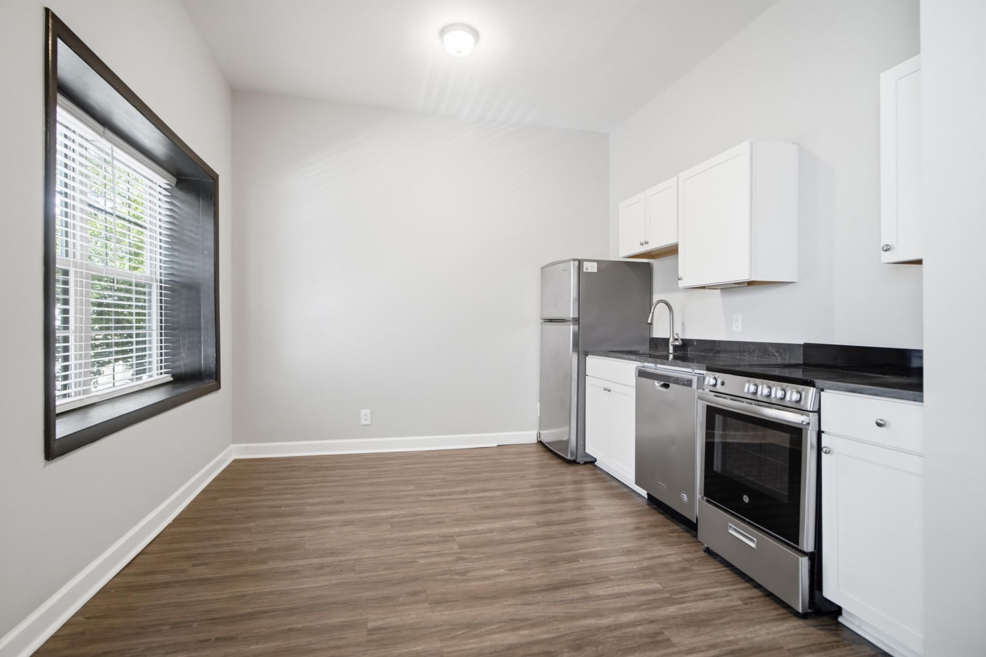 76 Nassau Street  Photo 12