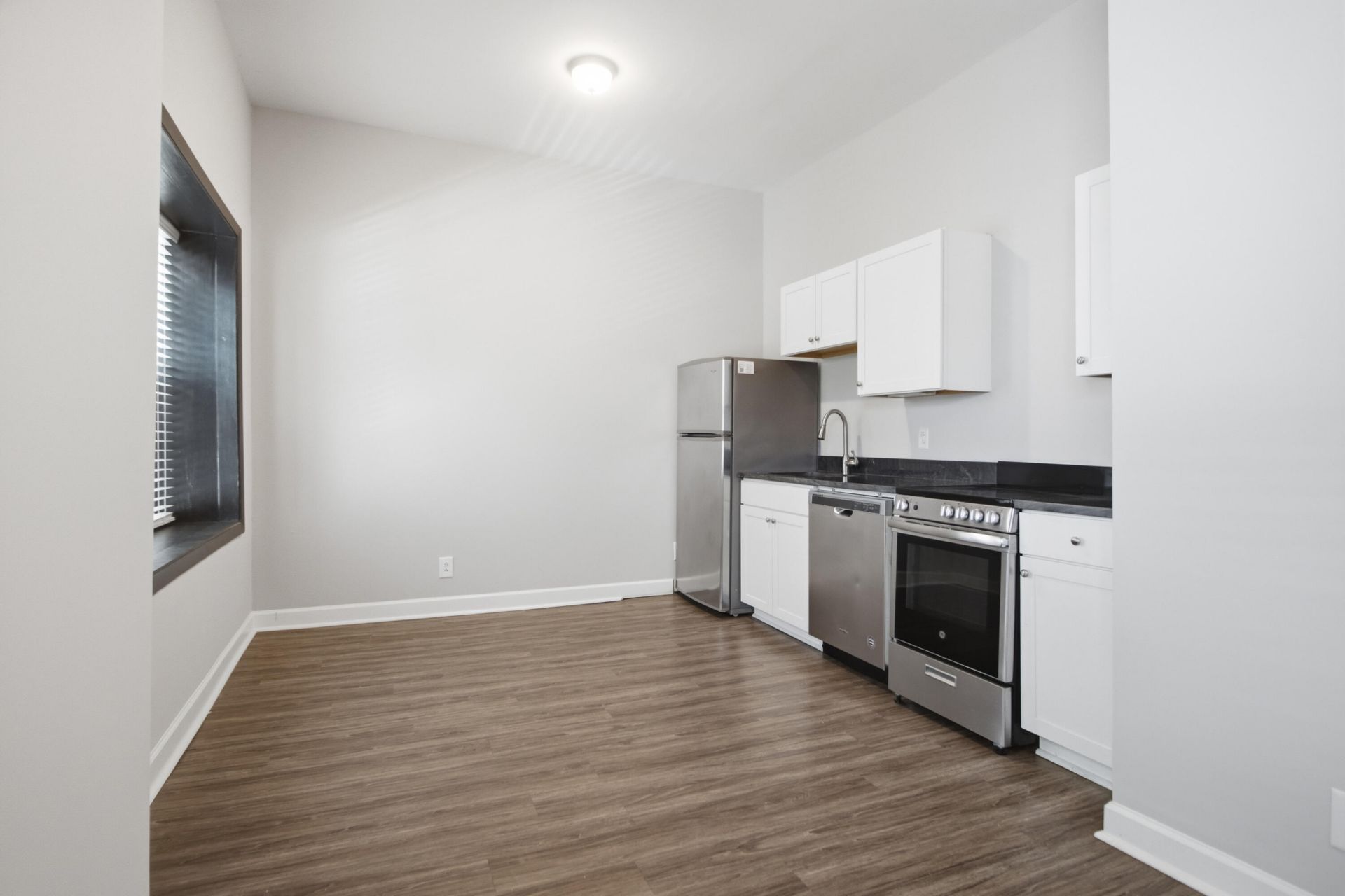 76 Nassau Street  Photo 14