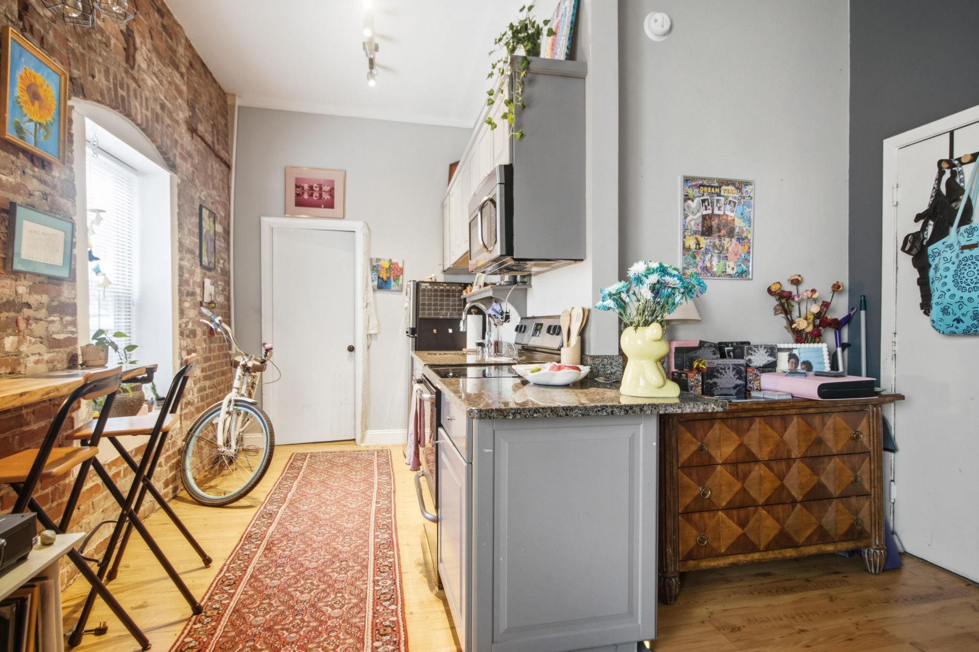 76 Nassau Street  Photo 17