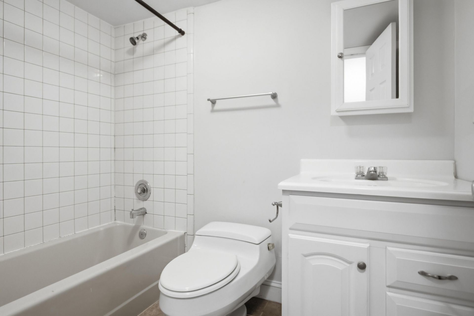 76 Nassau Street  Photo 24