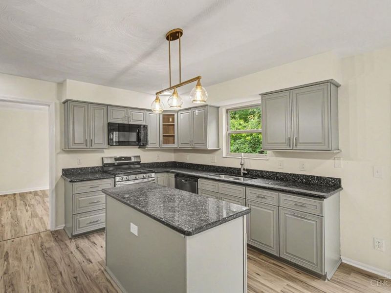1482 Waycross Road, Forest Park, OH 45240 Photo 10