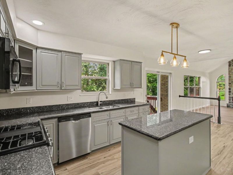 1482 Waycross Road, Forest Park, OH 45240 Photo 12
