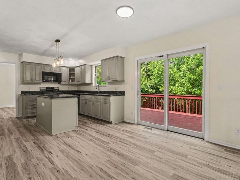1482 Waycross Road, Forest Park, OH 45240 Photo 9
