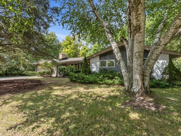 1354 Sylvan WAY, West Bend, WI 53095