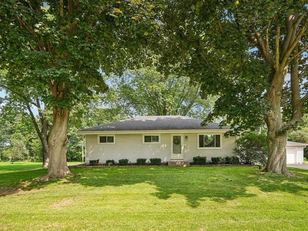 2436 S Ronke LANE, New Berlin, WI 53151