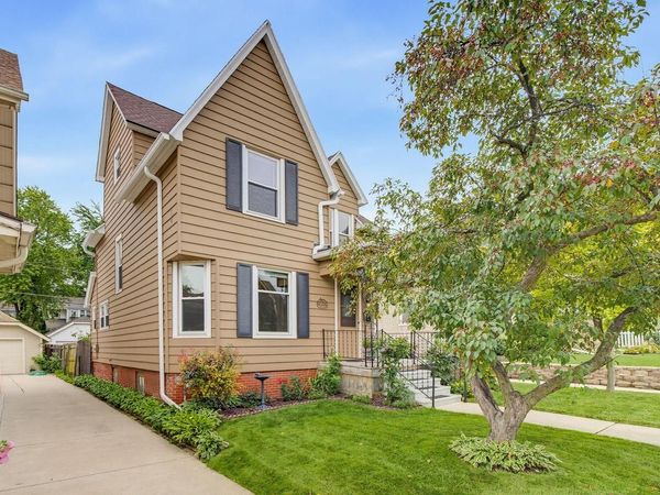 1542 S 79th STREET, West Allis, WI 53214
