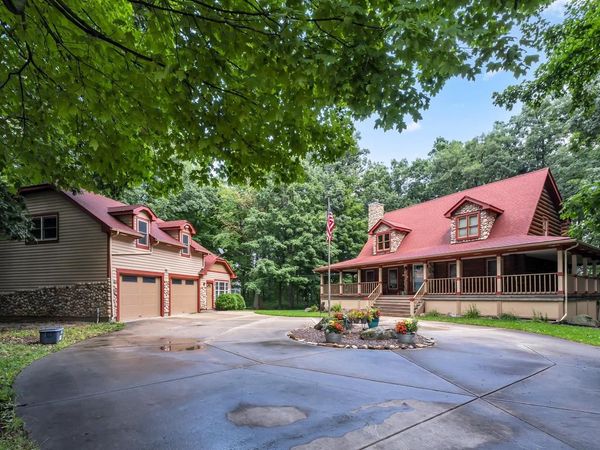 1541 N English Settlement AVENUE, Burlington, WI 53105