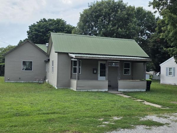 700 N Carico Street , Tuscola, IL 61953