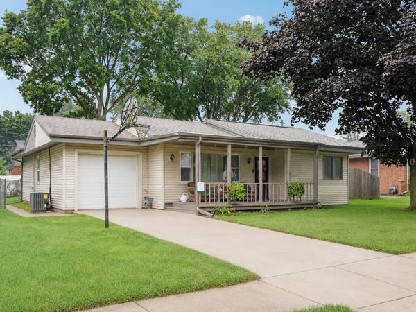 607 Wallace Avenue , Morris, IL 60450