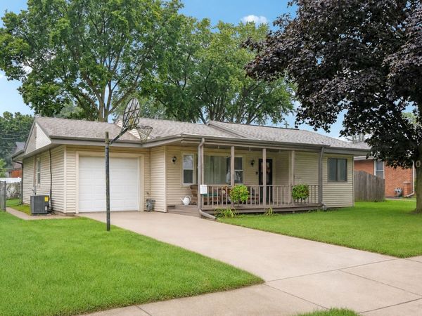 607 Wallace Avenue , Morris, IL 60450