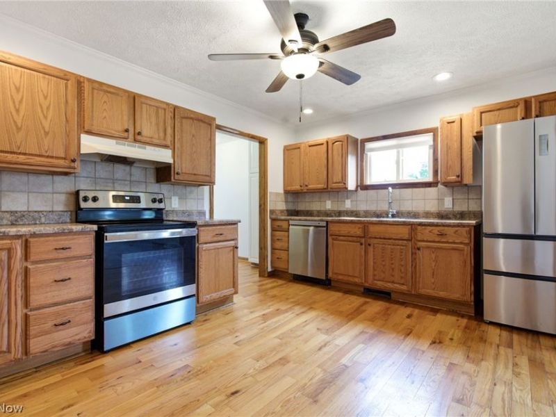 33749 Kenilworth Road , Eastlake, OH 44095 Photo 11