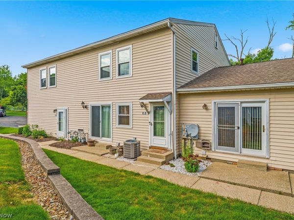 2551 Royal County Down , Unit D, Uniontown, OH 44685