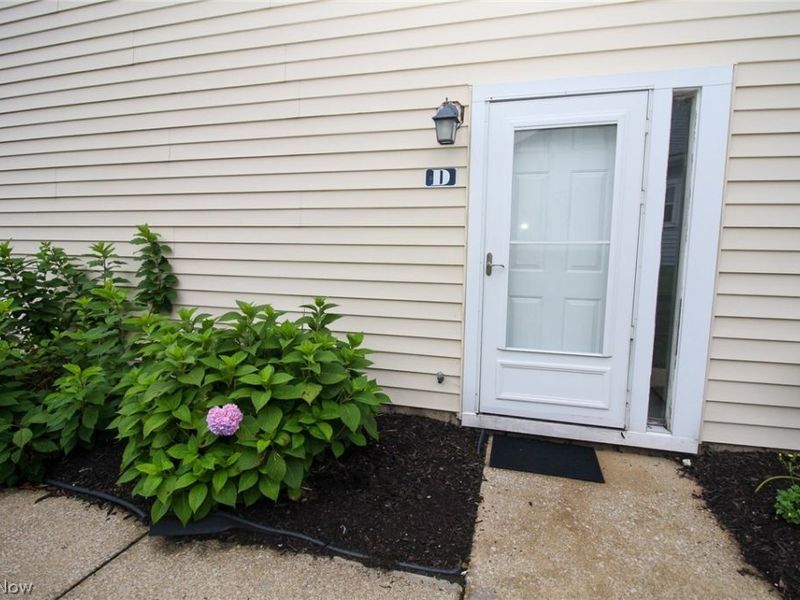 2551 Royal County Down , Unit D, Uniontown, OH 44685 Photo 2